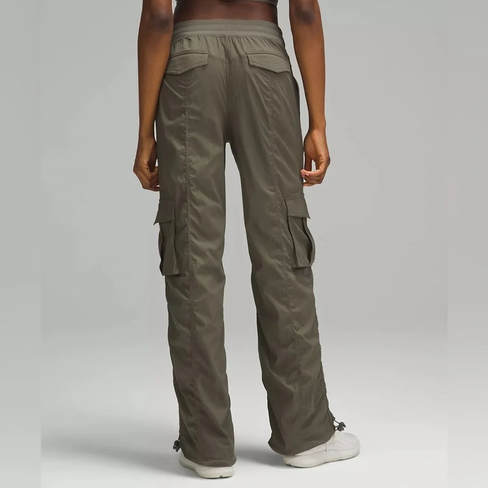 Lululemon Dance Studio Relaxed-Fit Mid-Rise Cargo Pant - Picture 2 of 8